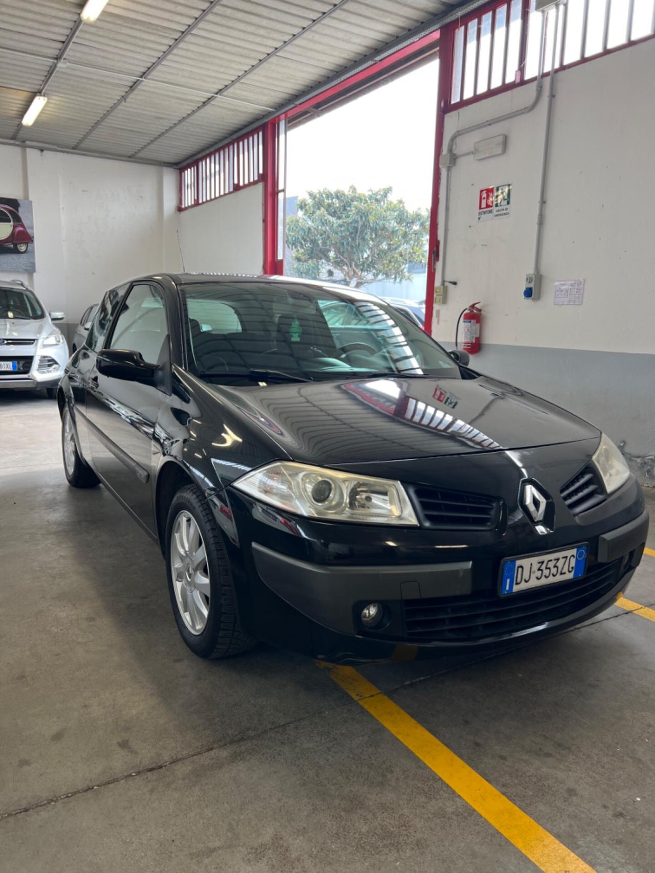 Renault Megane Mégane 1.6 16V 3 porte GPL Dynamique