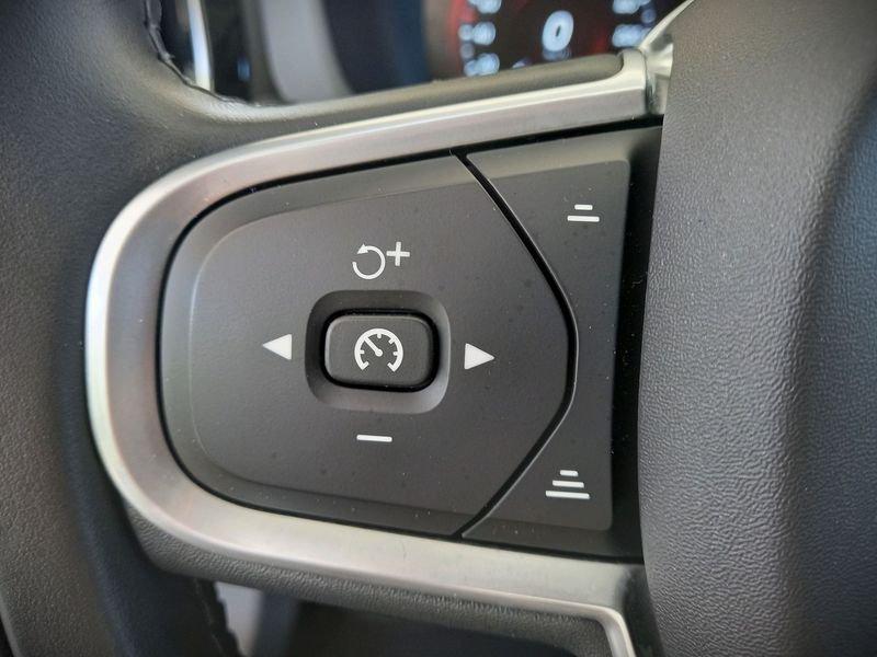 Volvo XC60 B4 197+14 CV AWD Automatica NAVI LED Momentum Pro