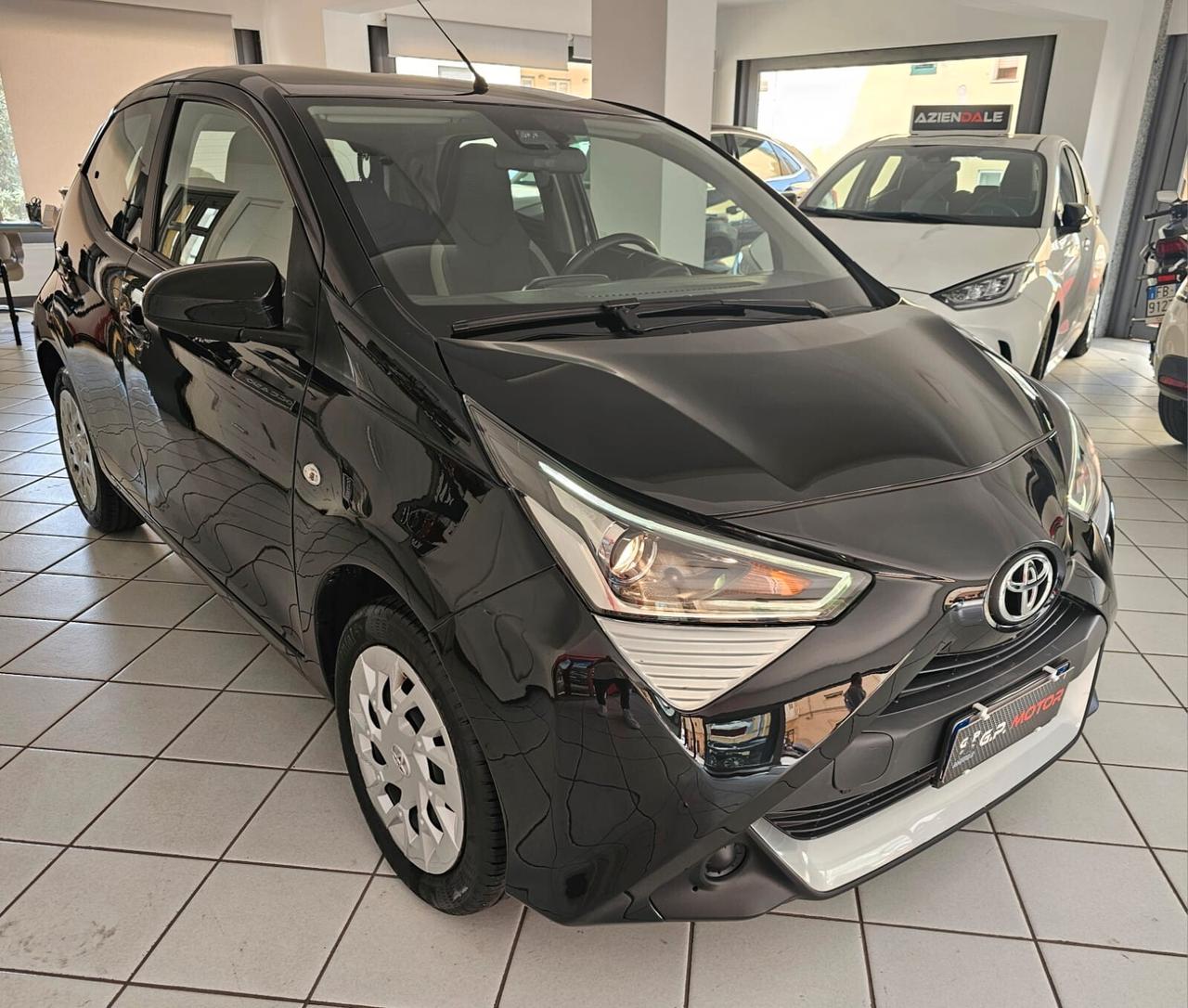 Toyota Aygo Connect 1.0 VVT-i 72 CV 5 porte x-cool