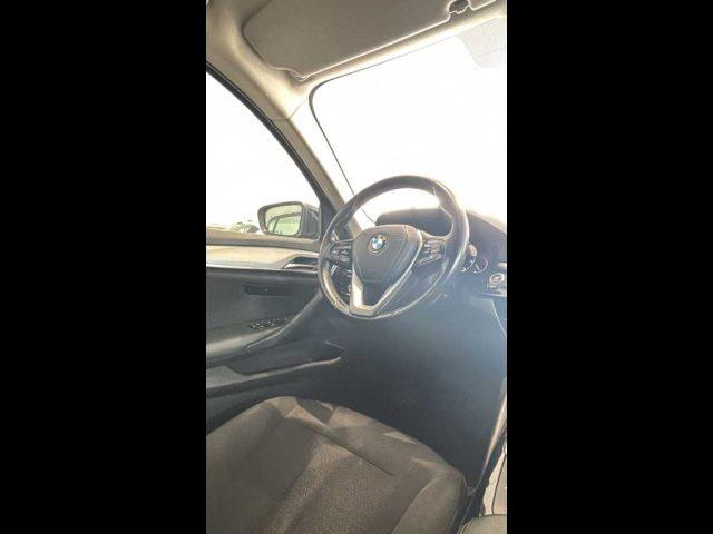 BMW 525 Serie 5(G30/31/F90) - d Business