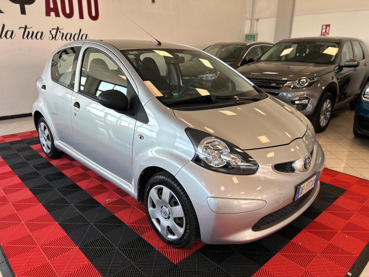 Toyota Aygo 1.0 12V VVT-i 5 porte Sol