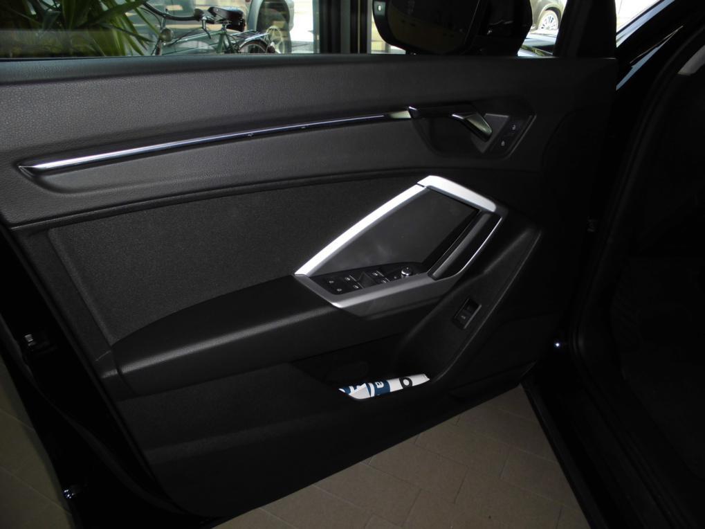 Audi Q3 2.0 TDI 150 CV S tronic Sport