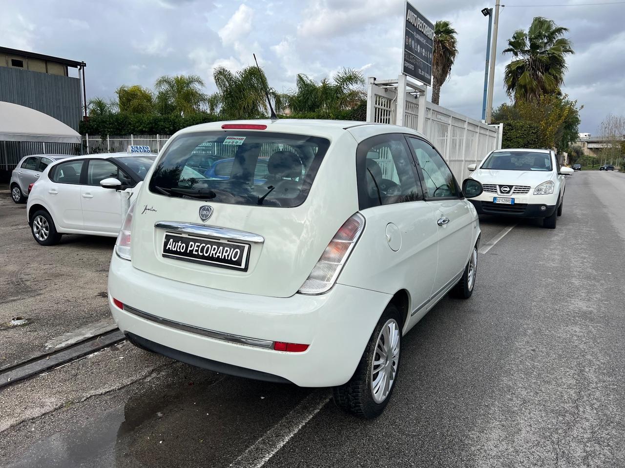Lancia Ypsilon 1.2 69 CV Unyca