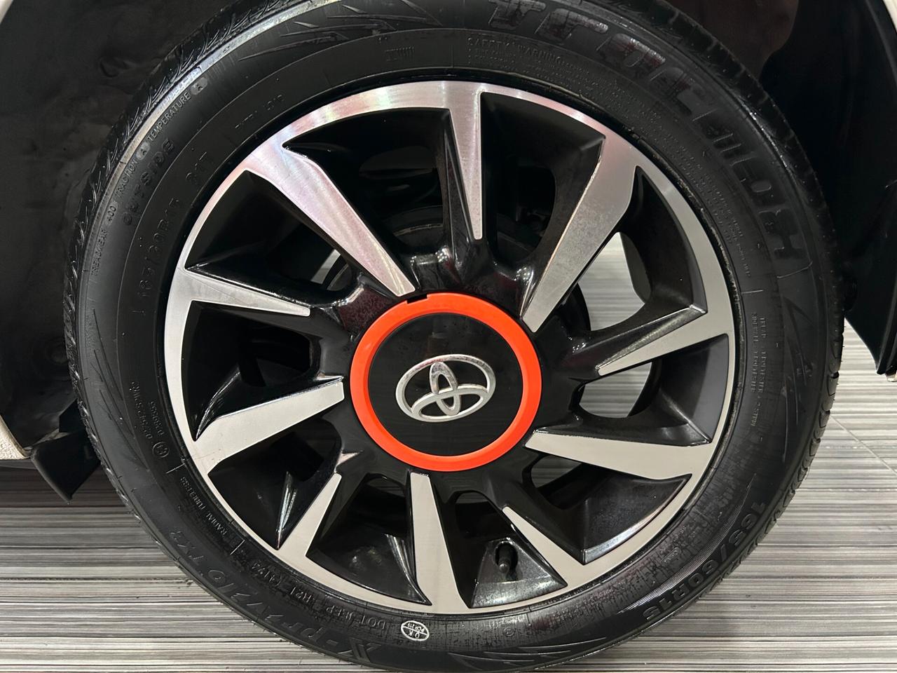 Toyota Aygo Cabrio 1.0 72cv 5p Orange FULL