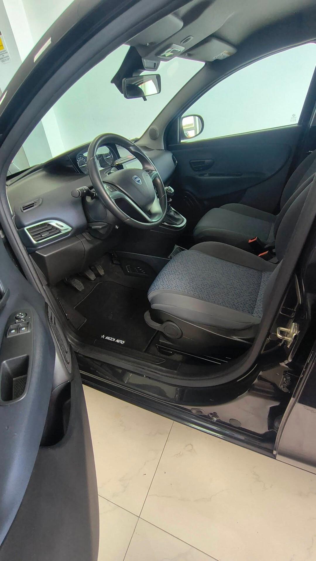 Lancia Ypsilon 1.0 FireFly 5 porte S&S Hybrid Gold