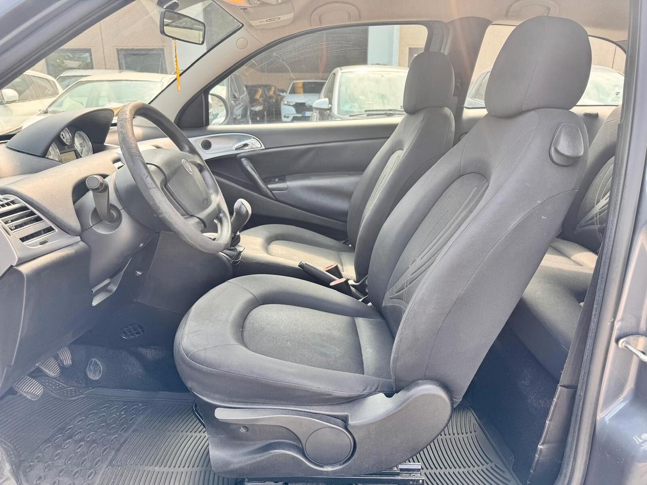 Lancia Ypsilon 1.3 MJT 75 CV New Oro
