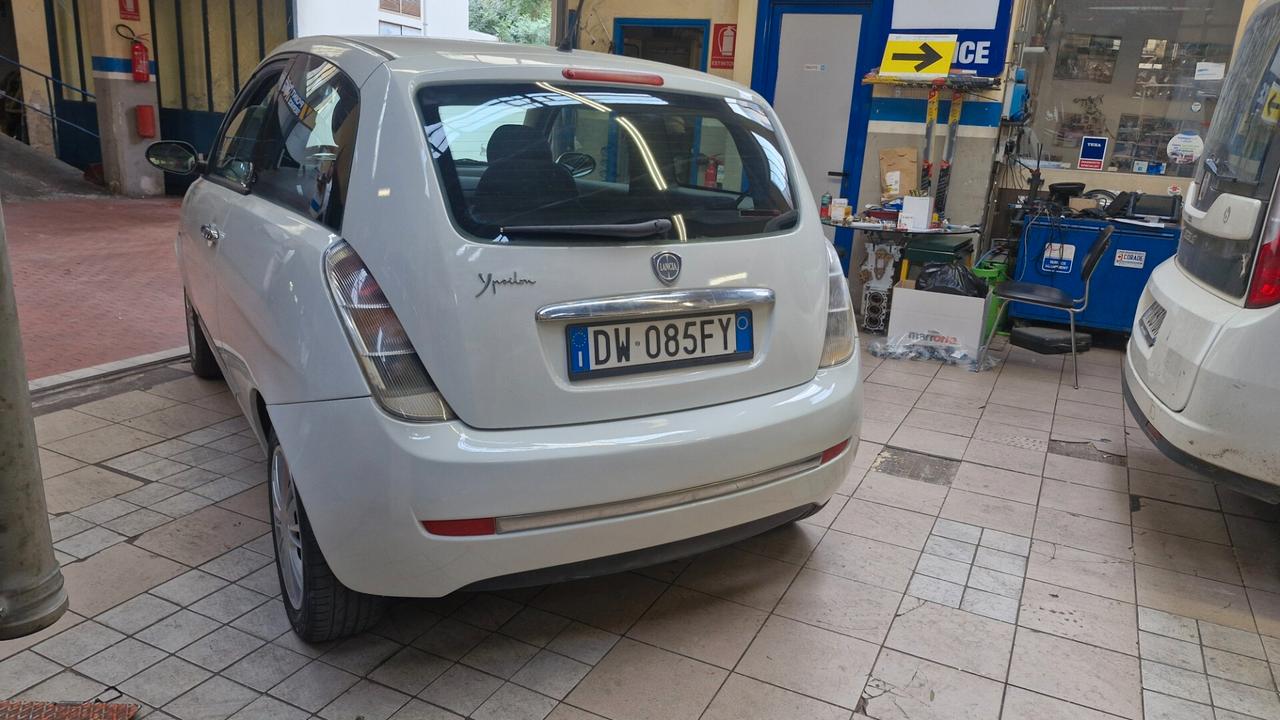 Lancia Ypsilon 1.4 Argento Ecochic GPL