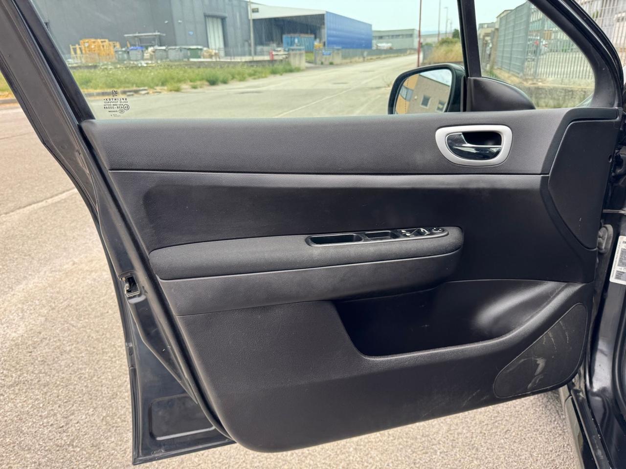 Peugeot 307 1.4 16V 5p. 143000 km