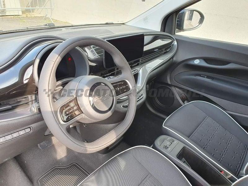 FIAT 500 Nuova 500 Hatchback My23 La Nuova 500 - 320 Berlina