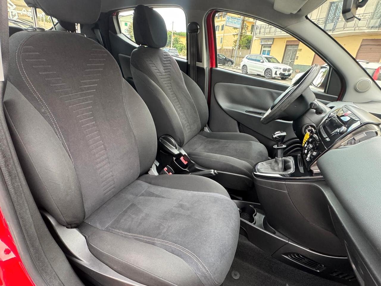 Lancia Ypsilon 0.9 TwinAir 85 CV 5 porte Metano Ecochic Silver