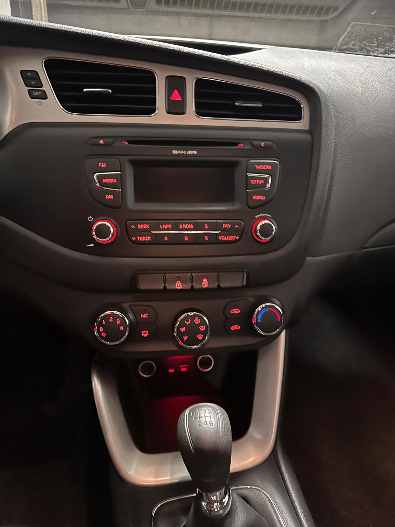 Kia Ceed cee'd 1.4 GPL 5 2013