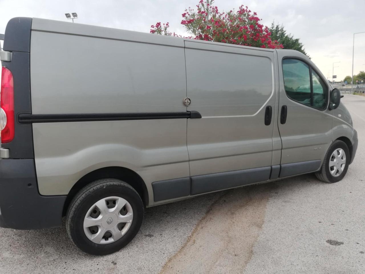 RENAULT TRAFIC