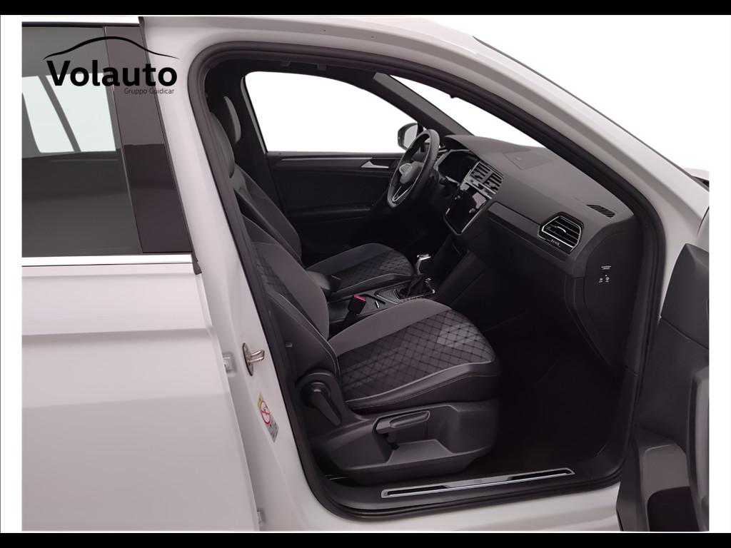 VOLKSWAGEN Tiguan II 2021 - Tiguan 1.5 tsi R-Line 150cv dsg