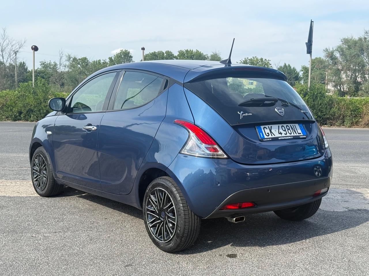 Lancia Ypsilon 1.0 FireFly 5 porte Hybrid Gold