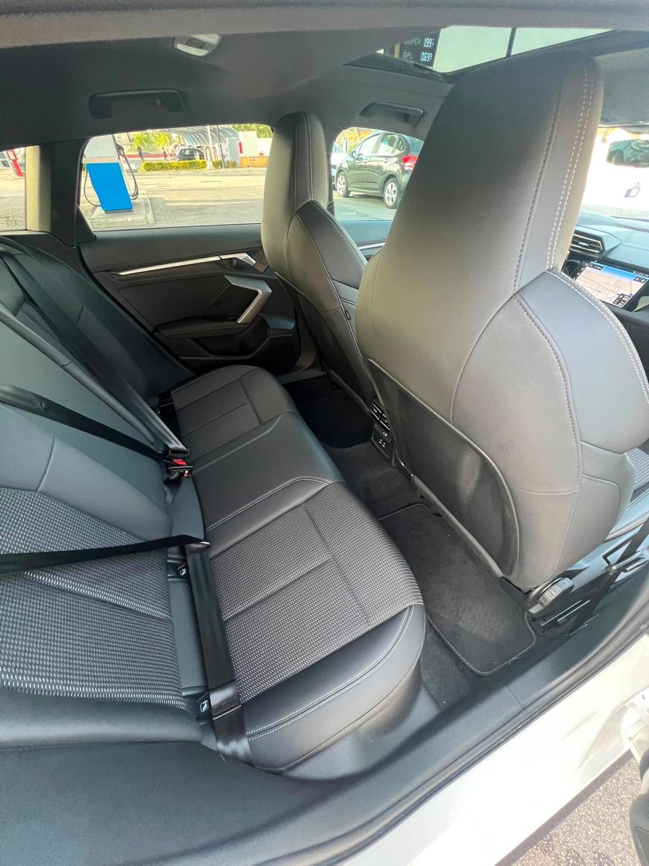 Audi A3 2025 SPB 35 2025 TDI S tronic line edition TETTO