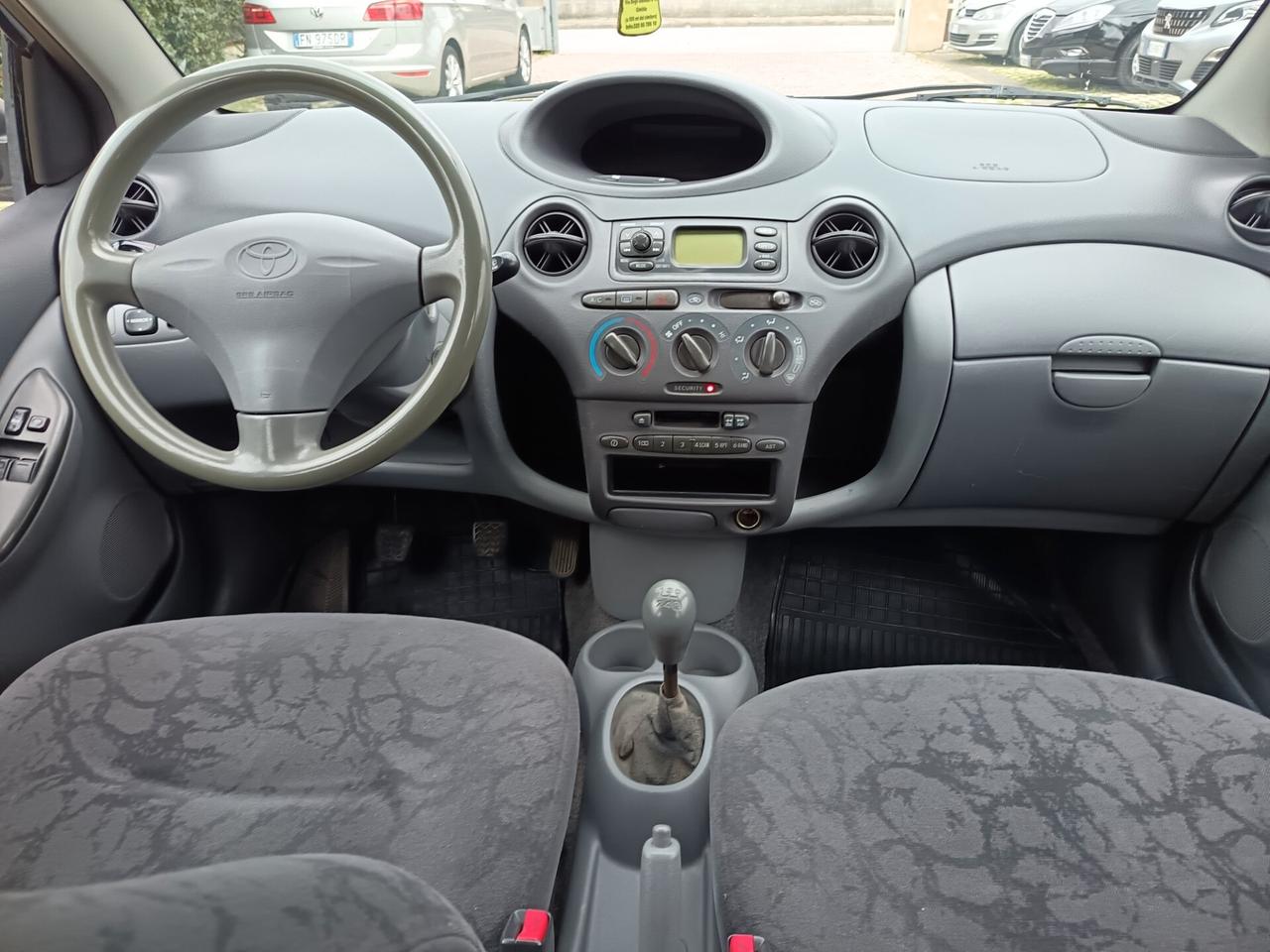 Toyota Yaris 1.0i 16V cat 5 porte IMPIANTO GPL. NUOVO.