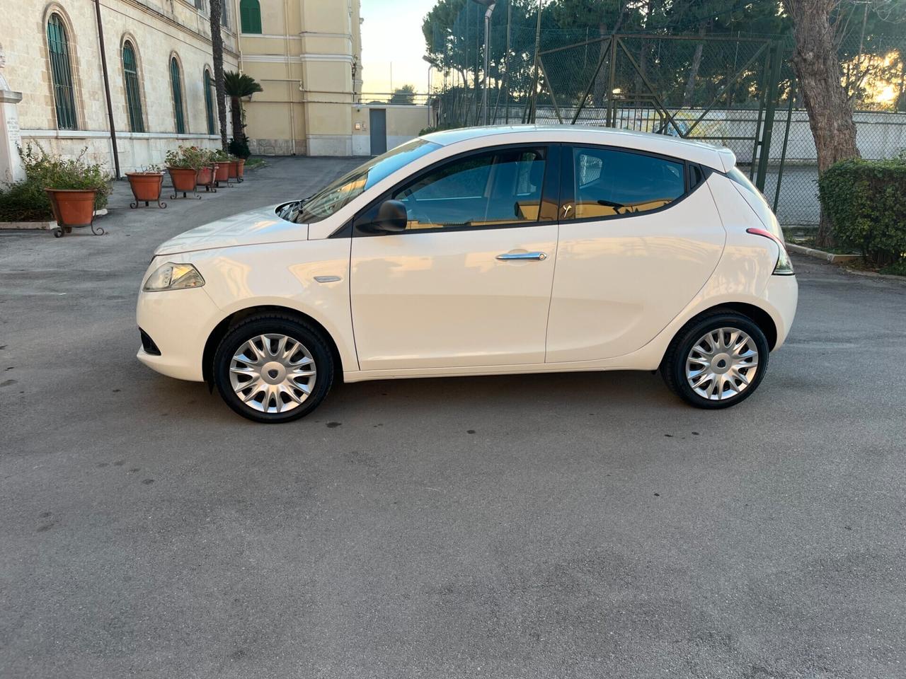 Lancia Ypsilon 1.2 69 CV 5p. Silver UsatoSicuro