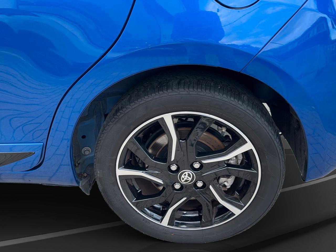 Toyota Yaris TOYOTA Yaris III 5p Benzina 1.5h Trend Blue Edition my18