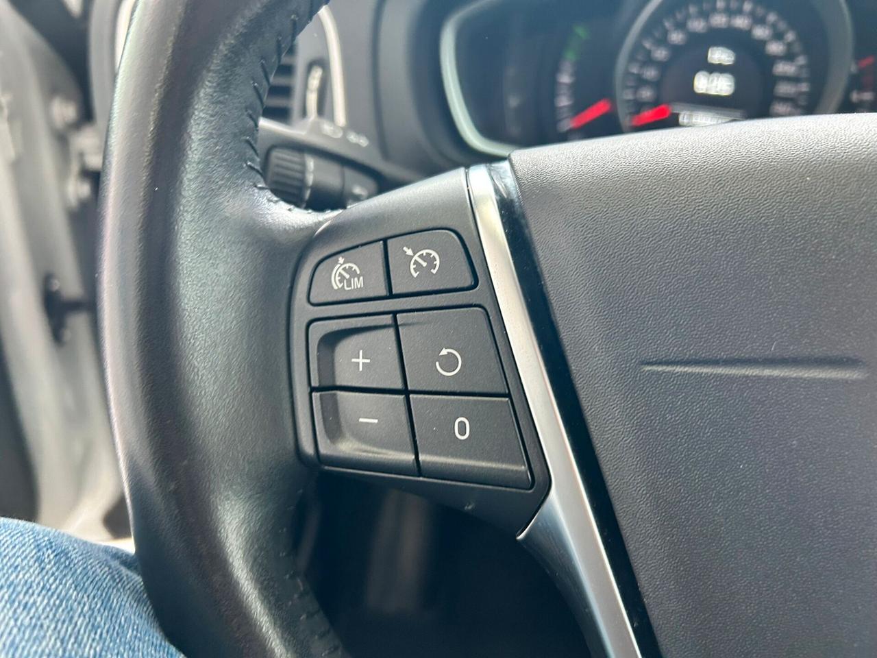 Volvo V40 2.0 D2 X NEOPATENTATI 2017