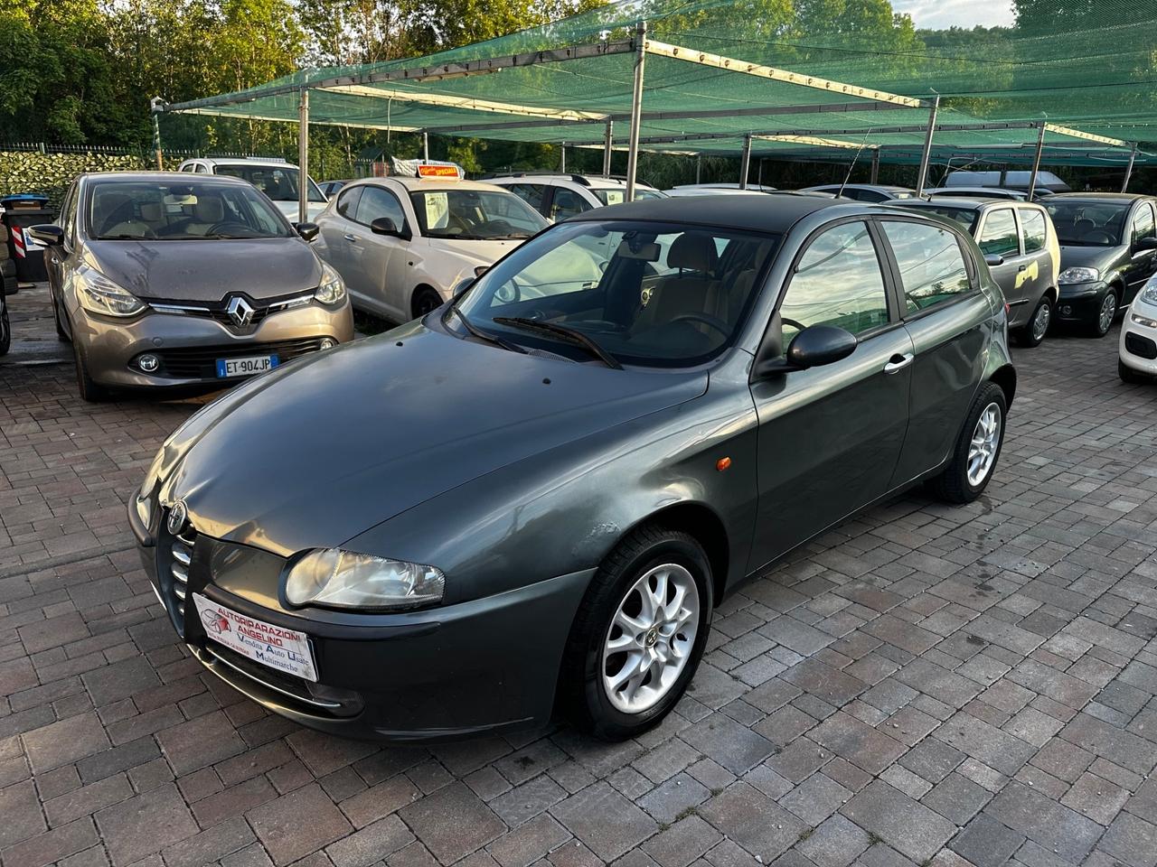 Alfa Romeo 147 1.6i 16V Twin Spark cat 5p. Distinctive