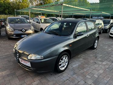 Alfa Romeo 147 1.6i 16V Twin Spark cat 5p. Distinctive