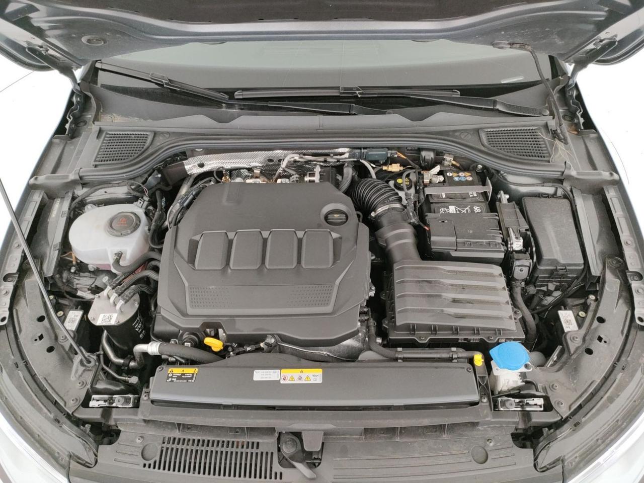 Volkswagen Golf 2.0 tdi r-line plus 150cv dsg