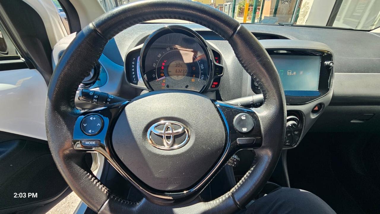Toyota Aygo Connect 1.0 72 CV 5 porte x-play