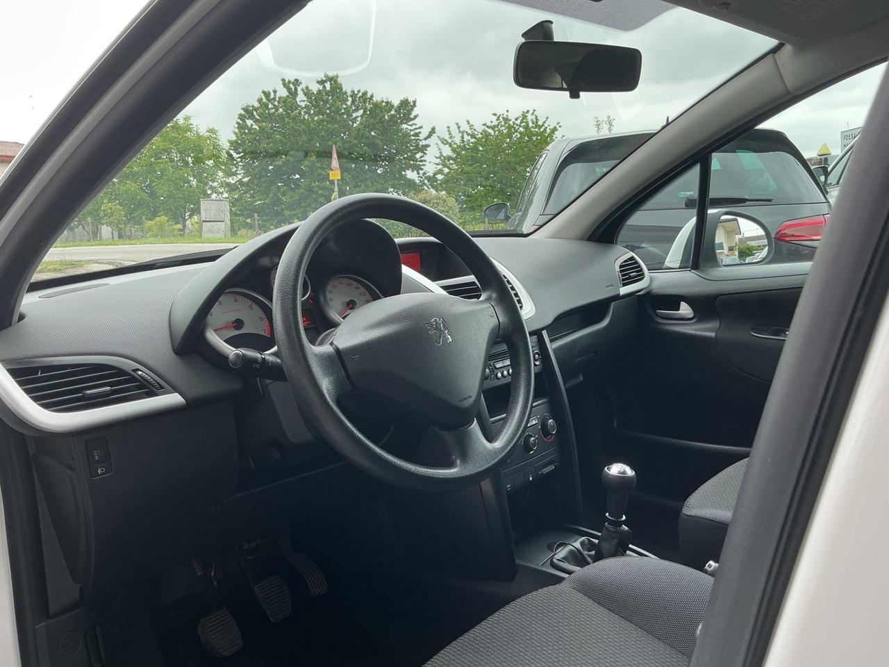 Peugeot 207 1.4 benzina Neopatentati