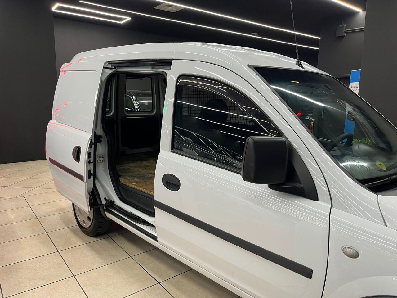 Opel Combo 1.3 CDTI 75CV 3p. Van OK NEOPATENTATI