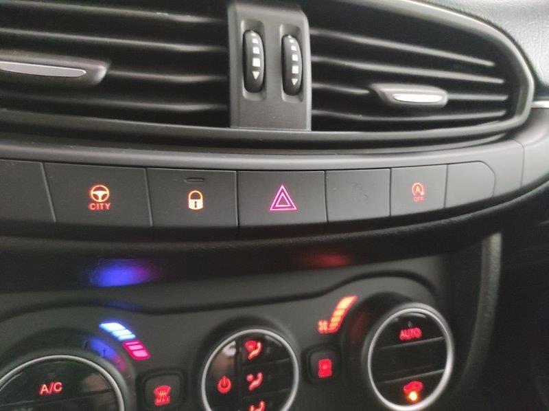 FIAT Tipo (2015-->) - Tipo 1.4 T-Jet 120CV 5 porte Mirror