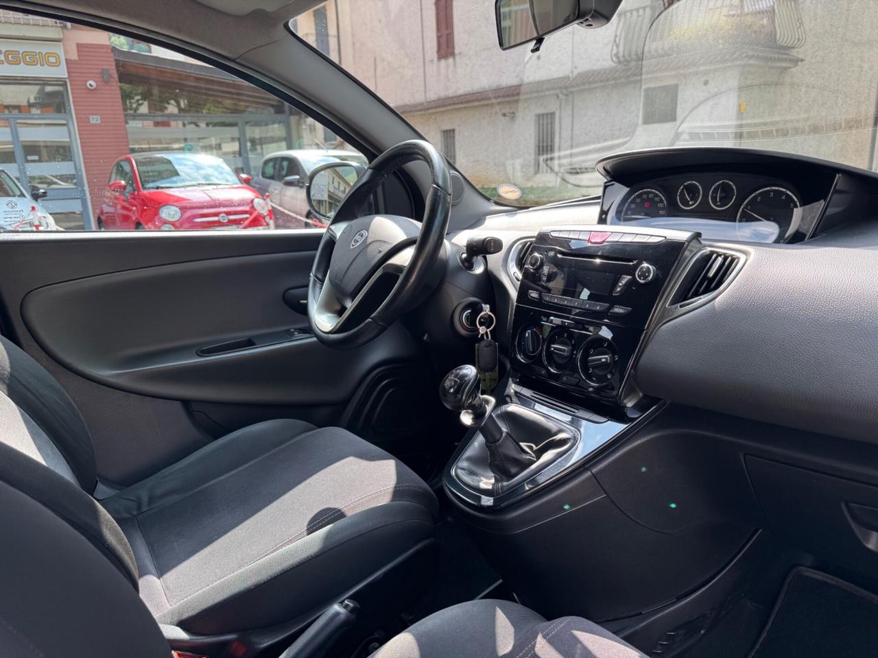Lancia Ypsilon 1.2 69 CV 5 porte S&S Platinum