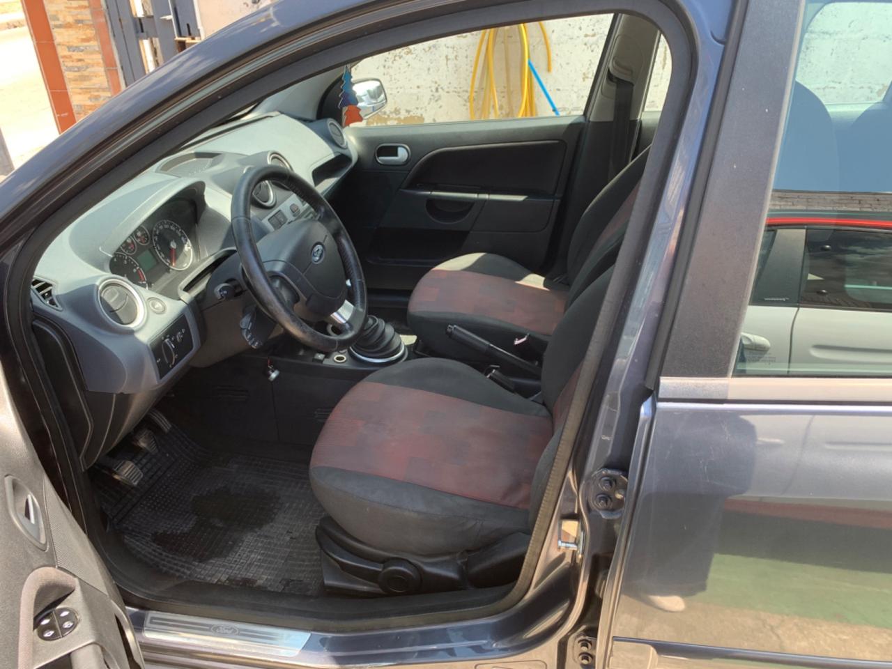 Ford Fiesta 1.4 16V 5p. Ghia