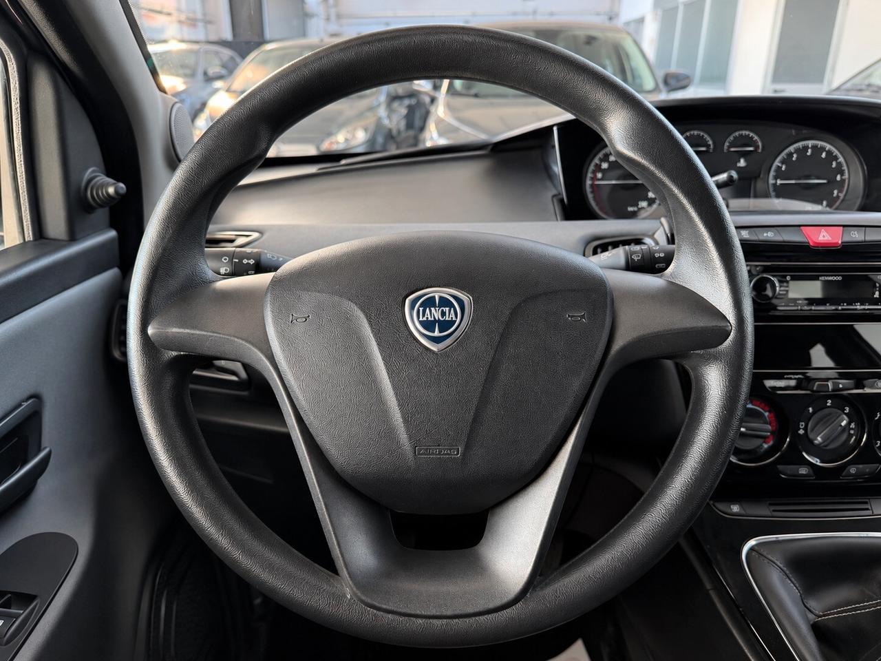 Lancia Ypsilon 1.2 69 CV 5 porte Silver