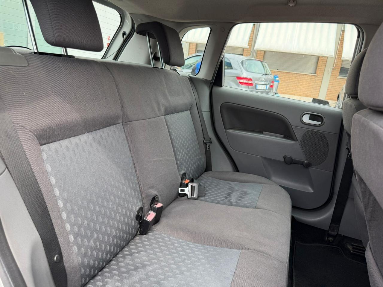 Ford Fiesta 1.4 16V 5p. Ghia