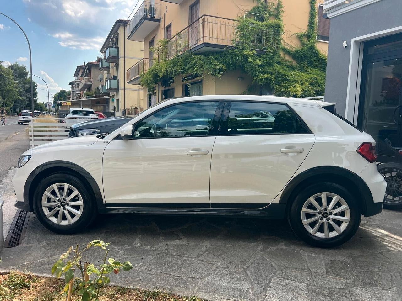 AUDI A1 ALLSTREET 30 TFSI S-TRONIC BUSINESS NEOP 15.800 km