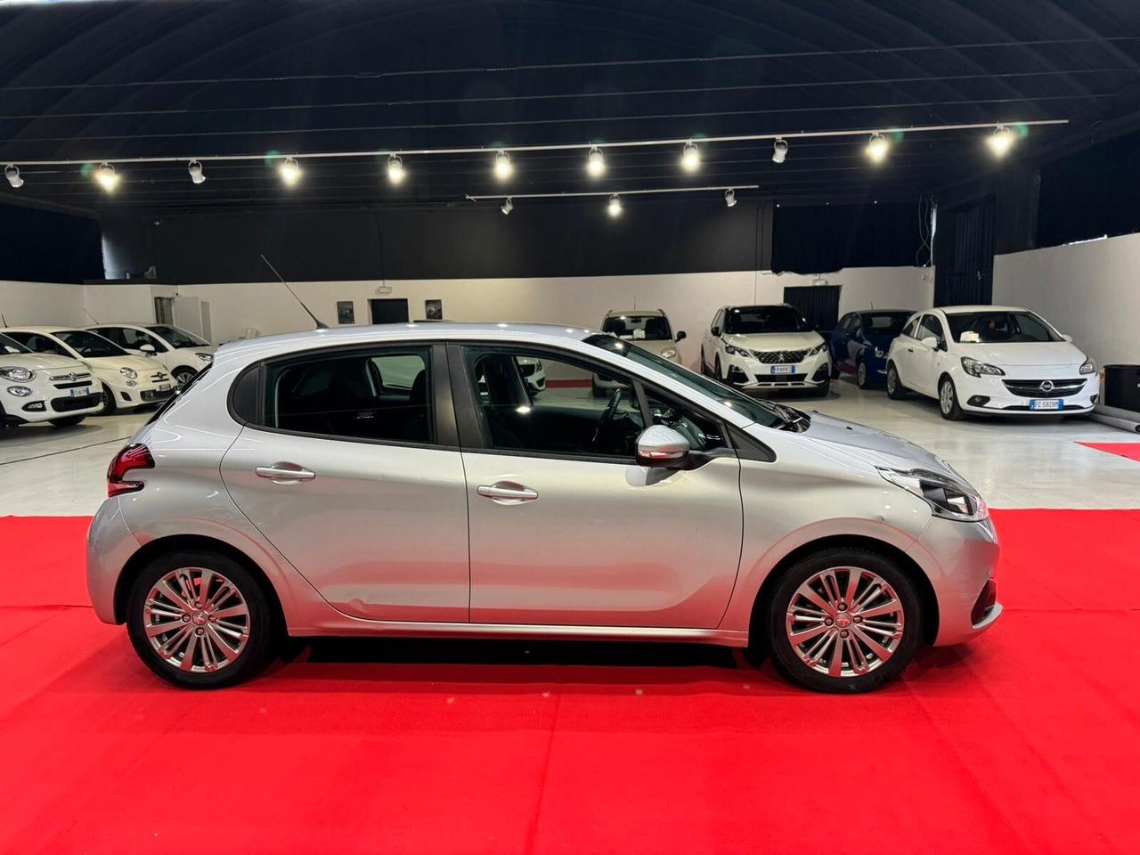 PEUGEOT 208 NEOPATENTATI