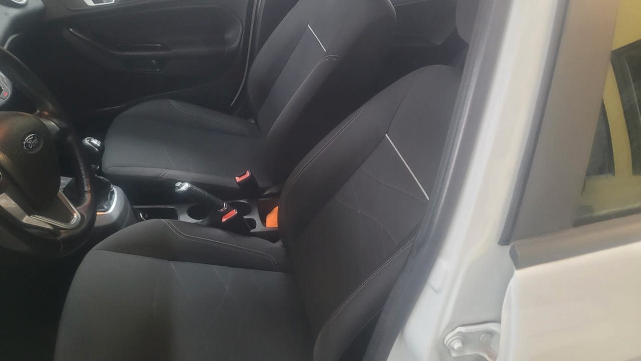Ford Fiesta 1.5 TDCi. AUTOCARRO CON I POSTI