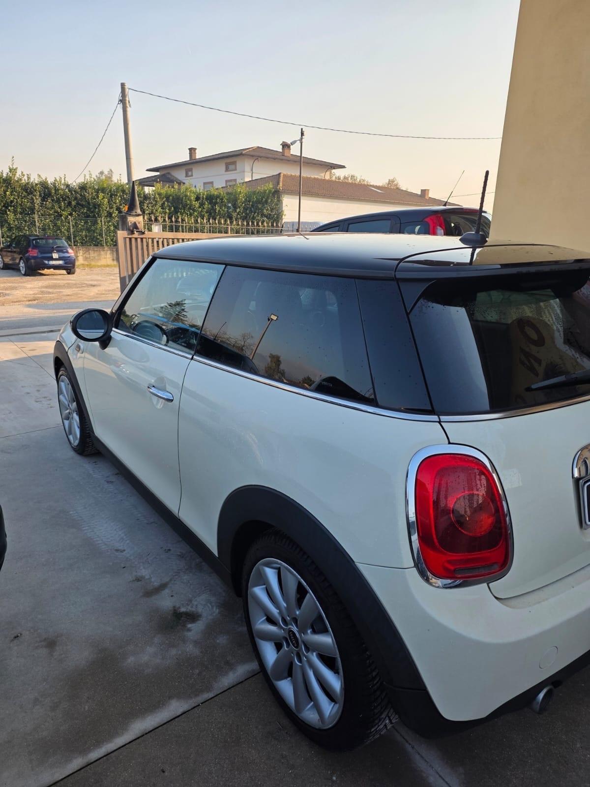 Mini 1.5 Cooper D 5 porte cambio automatico garanzia 12 mesi!!!