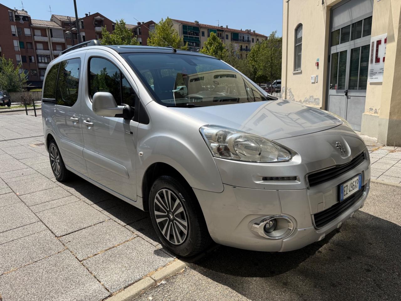 Peugeot Partner Tepee BlueHDi 100 Outdoor Style