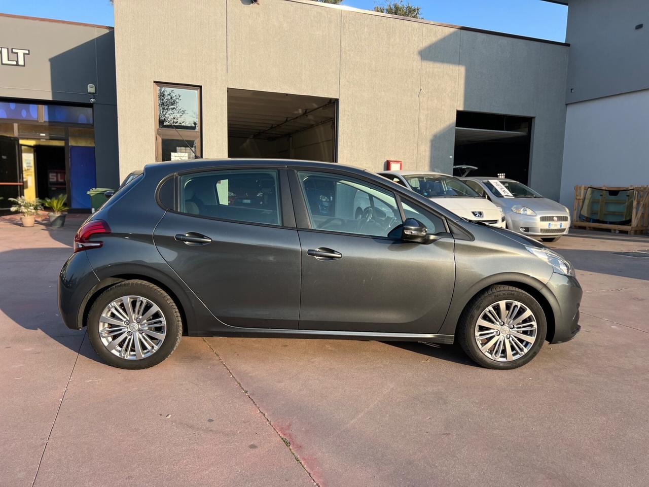 Peugeot 208 PureTech 82 5p. GPL Allure