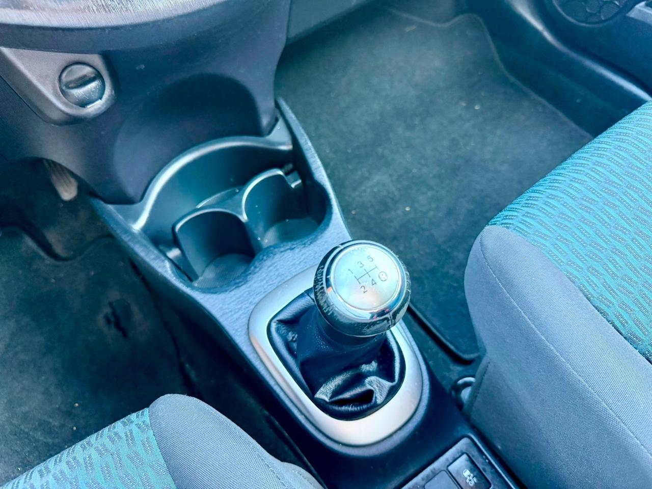 Toyota Yaris 1.0benz 2012 120.000km per neopatentati