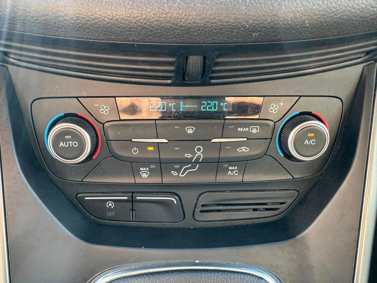 FORD KUGA 1.5 TDCI 120 CV. 2WD TITANIUM NAVI+CERCHI