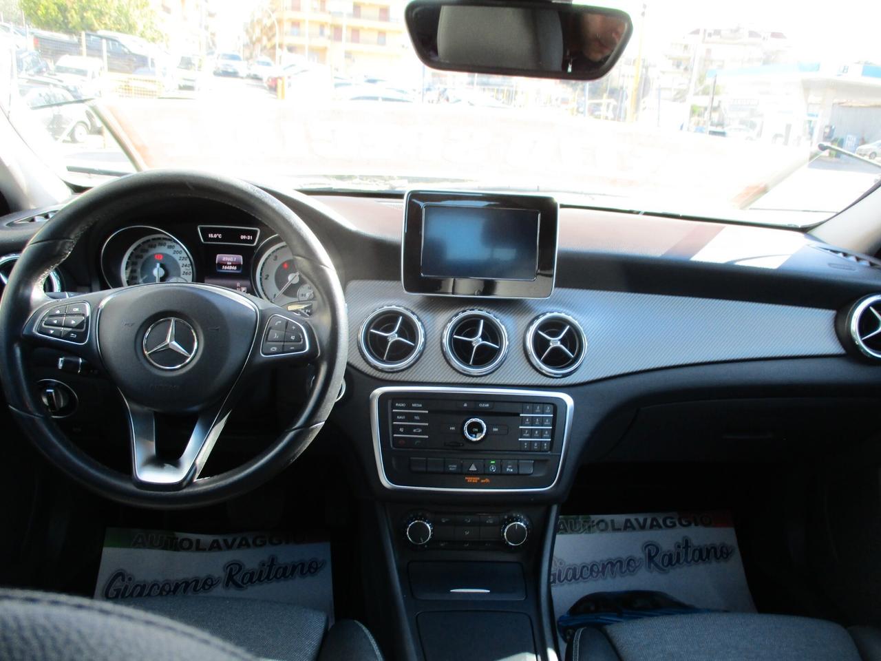 Mercedes-benz GLA 180 Executive FULL (NAVI RETROCAMERA)