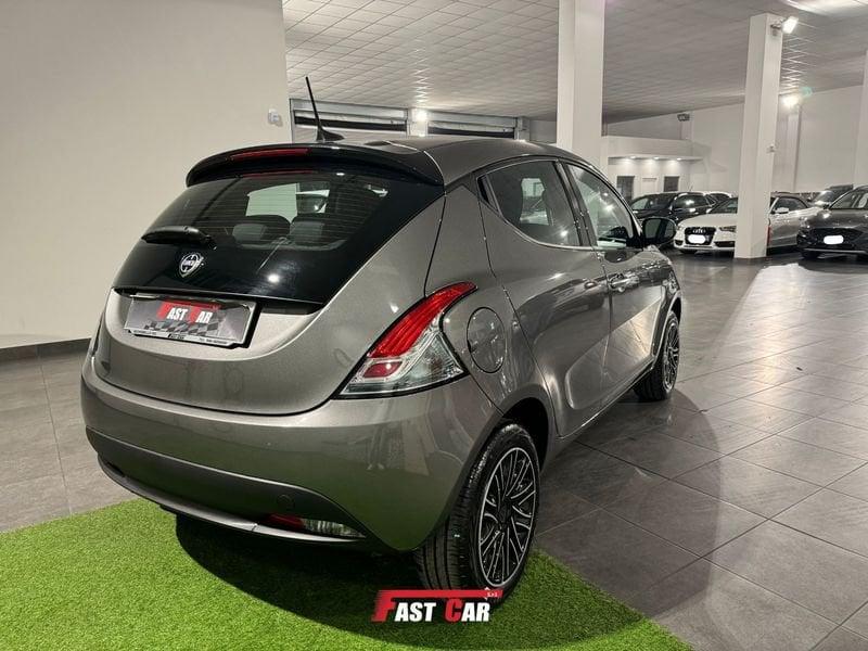 Lancia Ypsilon 1.0 FireFly 5 porte S&S Hybrid Platino