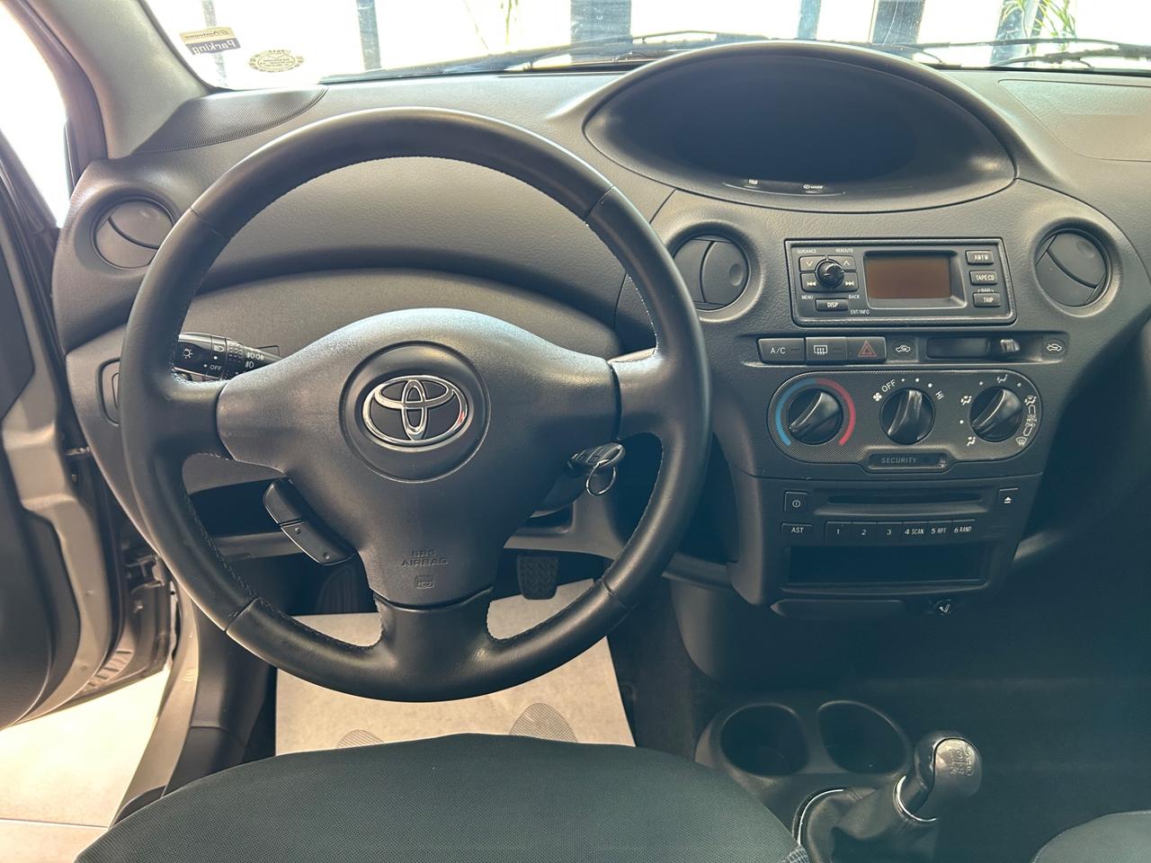 Toyota Yaris 1.0i 16V 65cv 112.000 KM