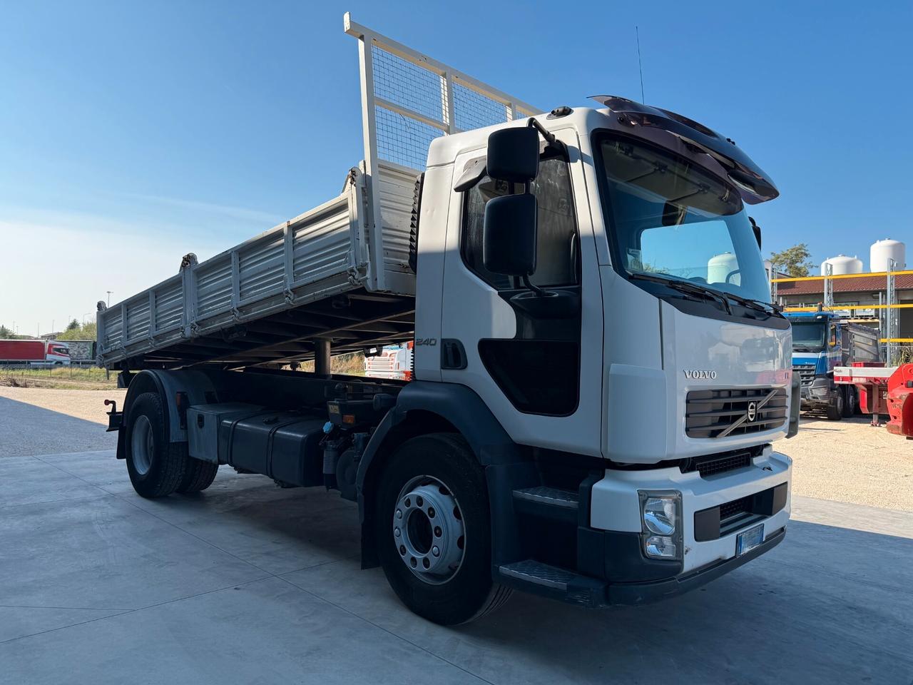 Volvo FL240 ribaltabile 5.10m 4x2 Euro4