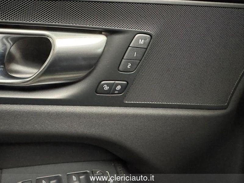 Volvo XC60 B4 (d) automatico Plus Dark - KM0