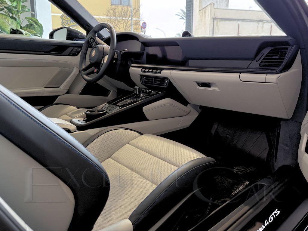 PORSCHE - 911 Cabrio - 911 Carrera 4 GTS Cabriolet