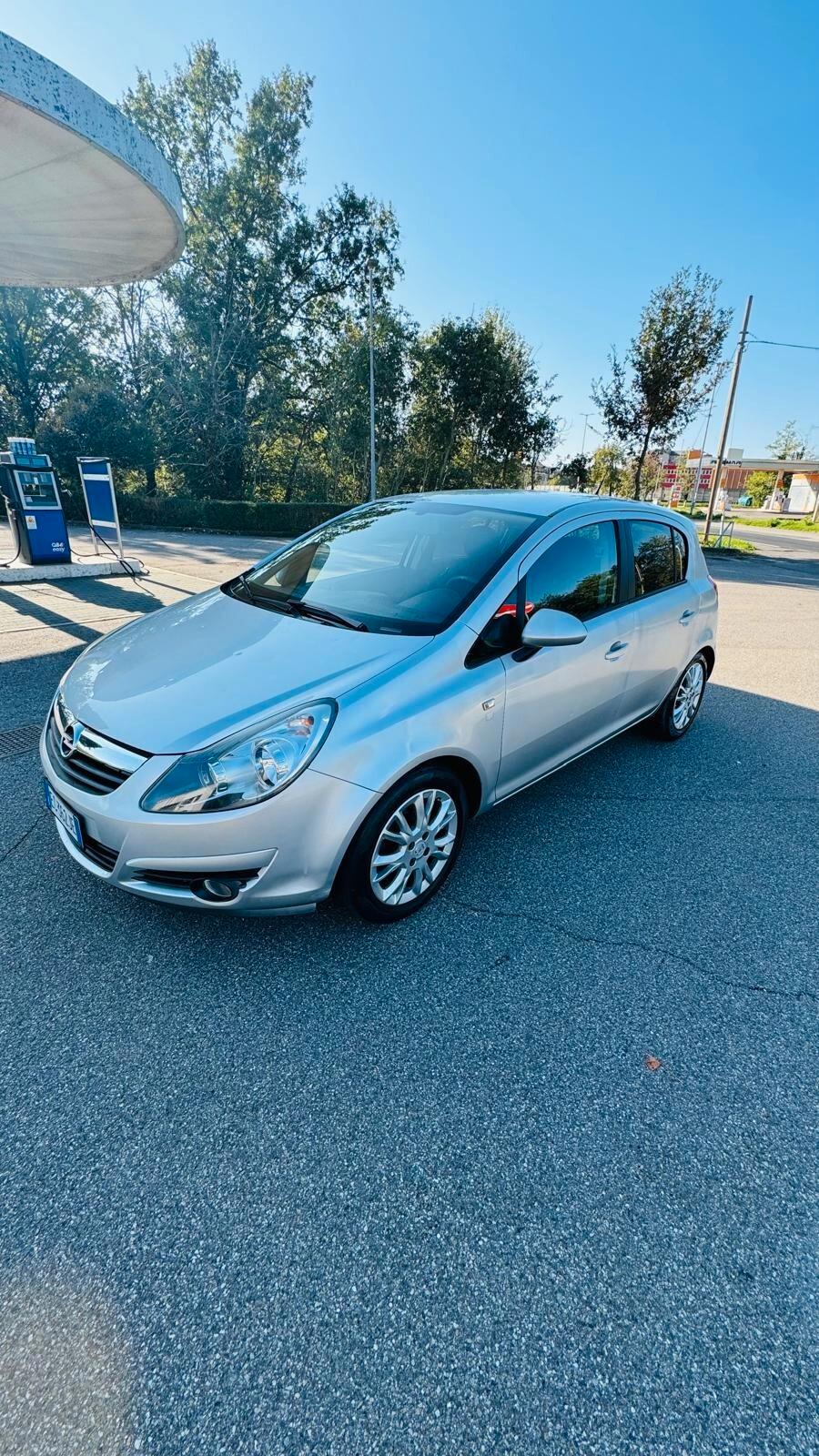 Opel Corsa 1.2 5 porte Club