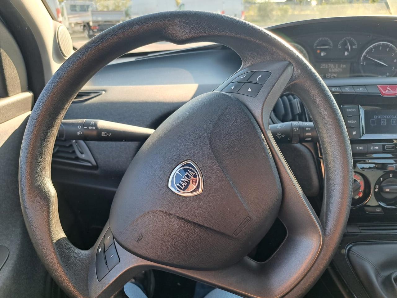 LANCIA YPSILON 1.0 FIRE FLY ECOCHIC SILVER